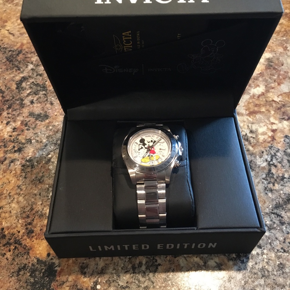 Disney Invicta 25191 Mickey Watch